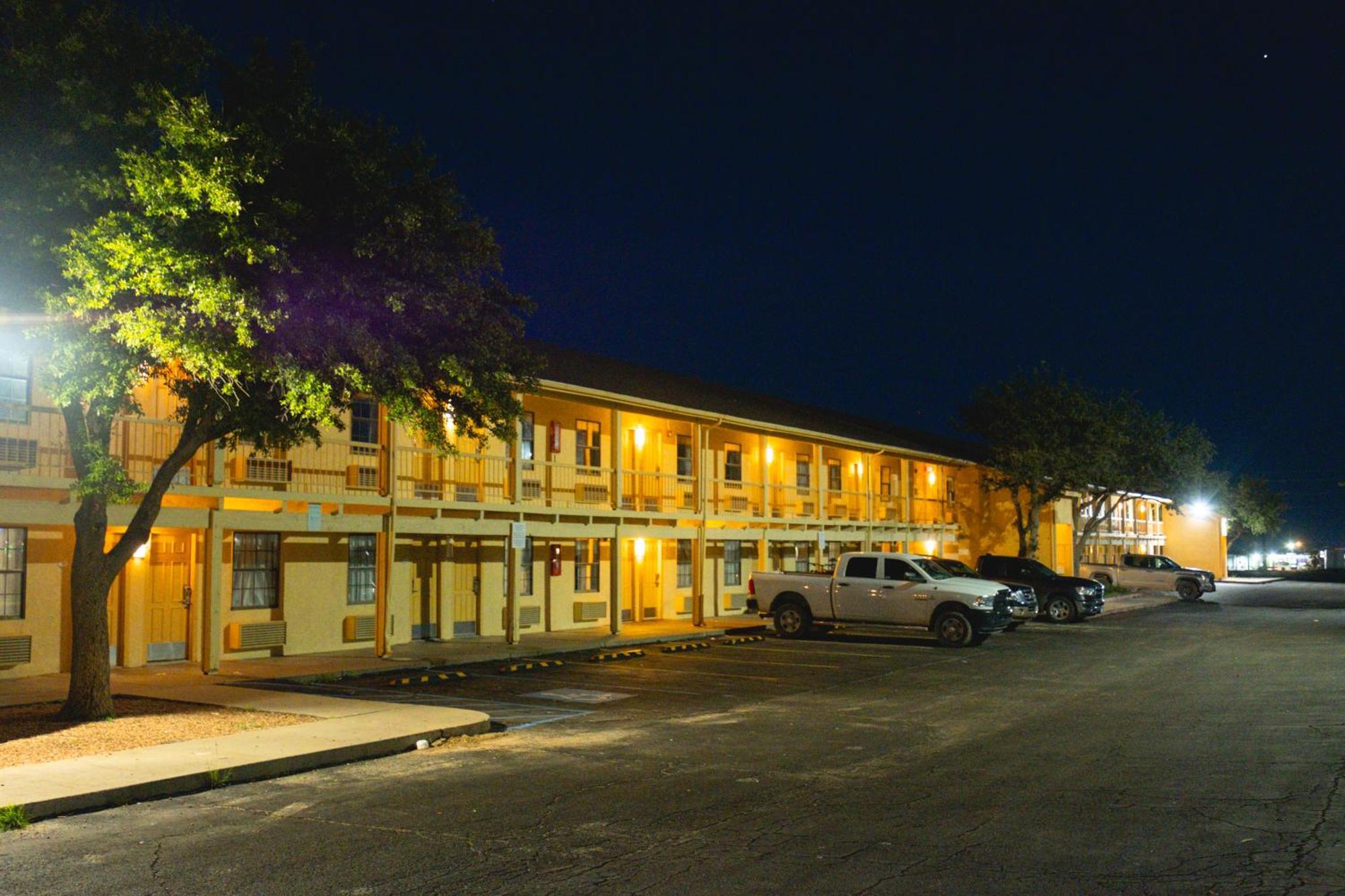 Baymont By Wyndham Fort Stockton Exterior photo